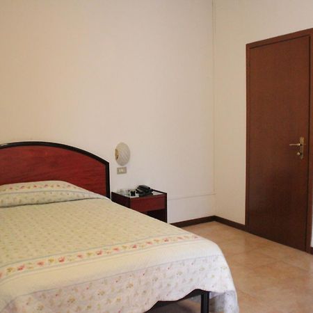 Nuovo Hotel San Martino Snc كاساليتشيو دي رينو الغرفة الصورة