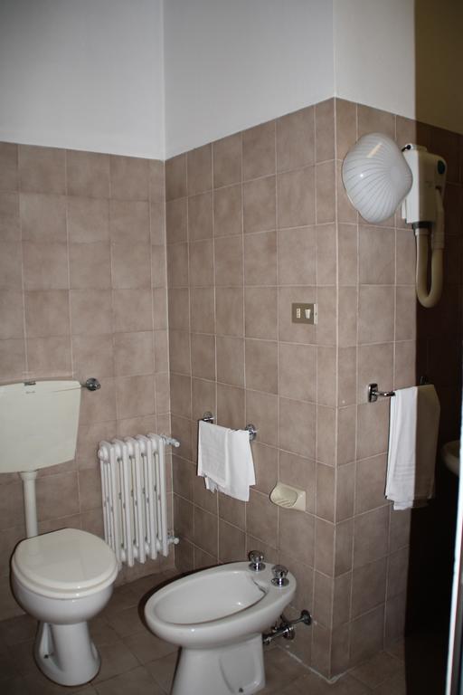 Nuovo Hotel San Martino Snc كاساليتشيو دي رينو الغرفة الصورة