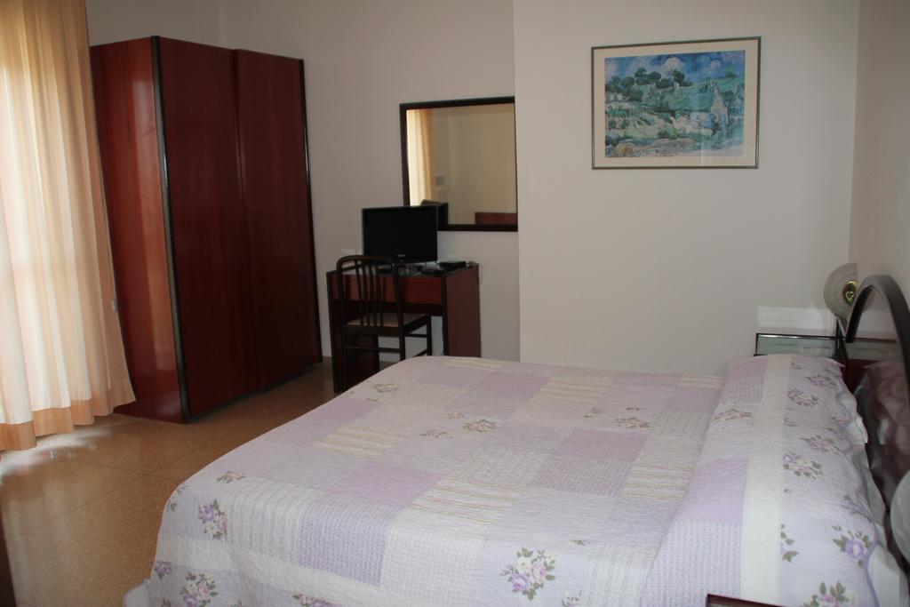 Nuovo Hotel San Martino Snc كاساليتشيو دي رينو الغرفة الصورة